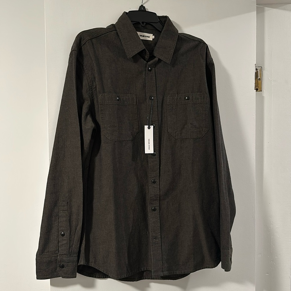 NWT Men’s Taylor Stitch Herringbone 100% cotton button down size 42 (fits large)